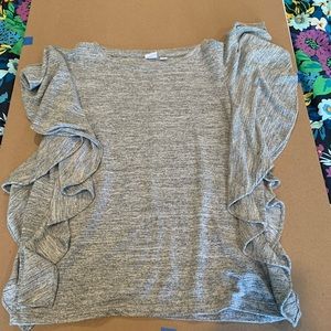 Gap tshirt with ruffled sleeves